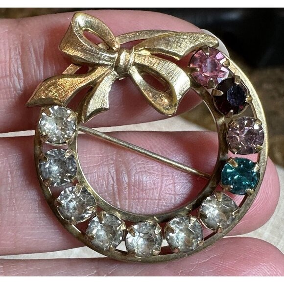 Tru-Kay TK 12 KT Gold Filled Brooch‎ Pin Wreath Bow Clear Colored Rhinestone VTG - Picture 1 of 6